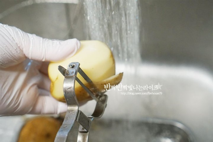 포슬포슬 구수한 감자삶는법 레시피 4인분 45분 완성 평점 4.9점(31) 레시피 이미지 - 2