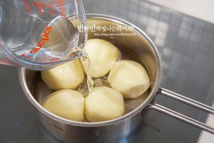 포슬포슬 구수한 감자삶는법 레시피 4인분 45분 완성 평점 4.9점(31) 레시피 이미지 - 4