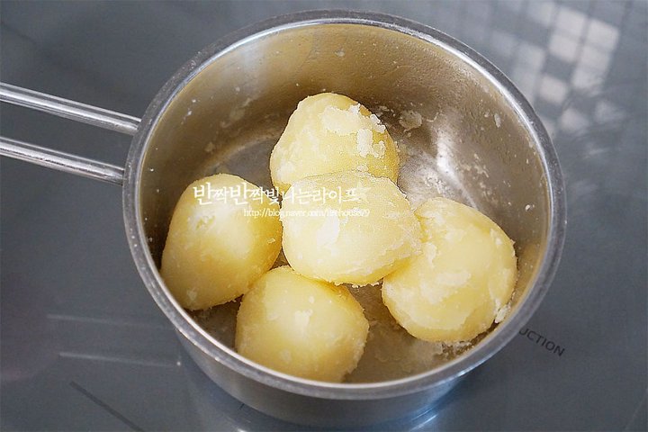 포슬포슬 구수한 감자삶는법 레시피 4인분 45분 완성 평점 4.9점(31) 레시피 이미지 - 8