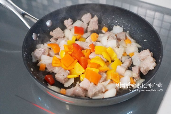 고슬고슬하고 고소한 목살필라프 레시피 2인분 2시간 35분 완성 평점 5.0점(40) 레시피 이미지 - 6
