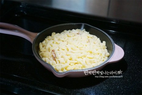 포슬포슬 고소한 감자 치즈 그라탕 레시피 2인분 40분 완성 평점 4.7점(38) 레시피 이미지 - 7