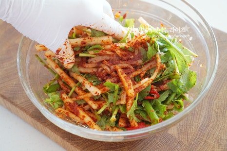 겨울철 별미 생굴무침 레시피 4인분 30분 완성 평점 4.9점(65) 레시피 이미지 - 5