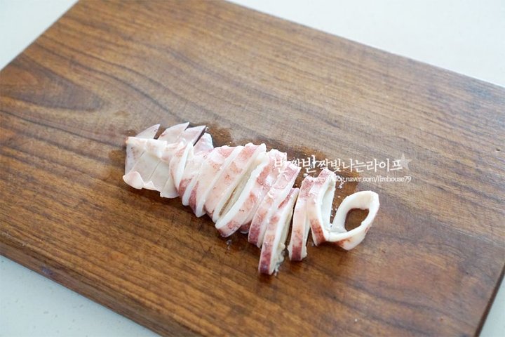 본연의 맛을 느낄 수 있는 오징어숙회 레시피 2인분 20분 완성 평점 4.7점(90) 레시피 이미지 - 6