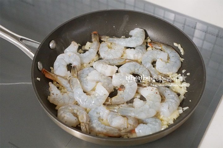 고소한 새우버터구이 갈릭버터 새우구이 레시피 2인분 20분 완성 평점 4.9점(50) 레시피 이미지 - 7
