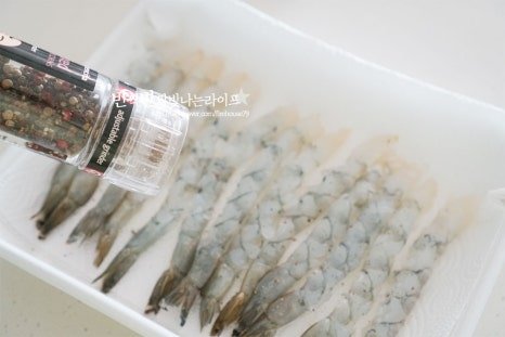 노릇노릇 탱글한 새우전 레시피 4인분 35분 완성 평점 5.0점(90) 레시피 이미지 - 4