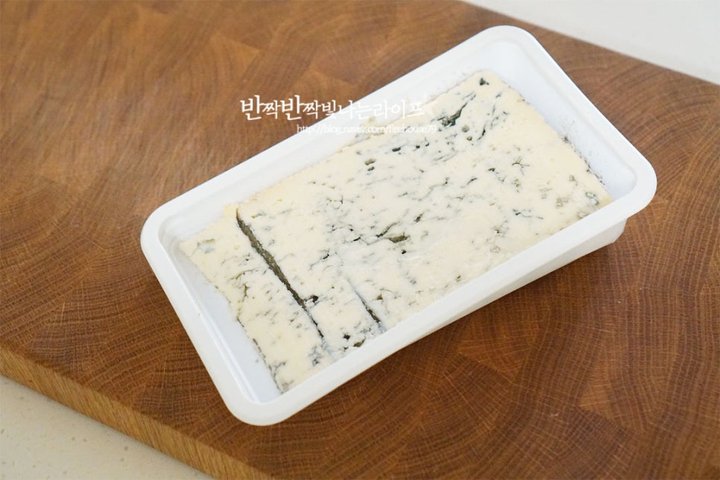 바삭하고 쫄깃한 식감의 고르곤졸라 피자 레시피 3인분 40분 완성 평점 4.7점(51) 레시피 이미지 - 2