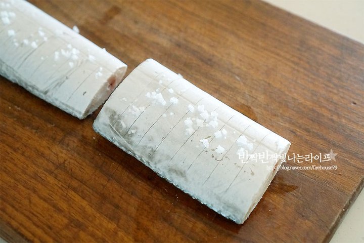 노릇한 갈치구이 레시피 1인분 20분 완성 평점 5.0점(60) 레시피 이미지 - 6