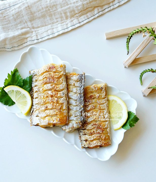 노릇한 갈치구이 레시피 1인분 20분 완성 평점 5.0점(60) 레시피 이미지 - 10