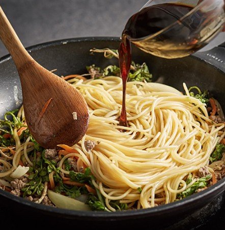 조화로운 맛과 영양가 높은 소고기 볶음 국수 레시피 2인분 30분 완성 평점 4.8점(91) 레시피 이미지 - 3