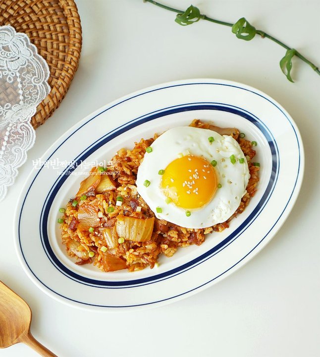 든든하고 간단한 김치볶음밥 레시피 2인분 25분 완성 평점 5.0점(78) 레시피 이미지 - 1