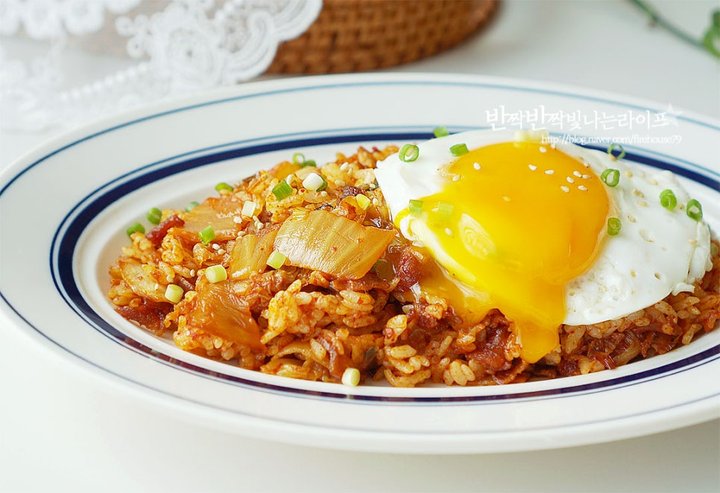 든든하고 간단한 김치볶음밥 레시피 2인분 25분 완성 평점 5.0점(78) 레시피 이미지 - 12