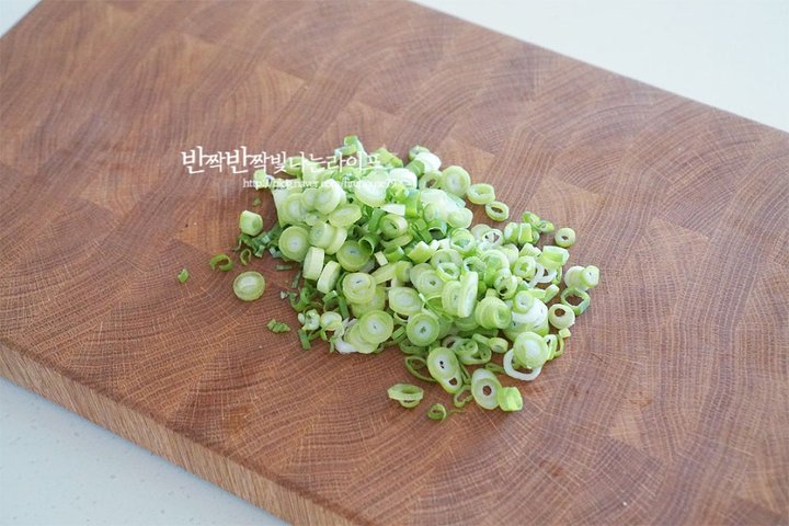 든든하고 간단한 김치볶음밥 레시피 2인분 25분 완성 평점 5.0점(78) 레시피 이미지 - 4