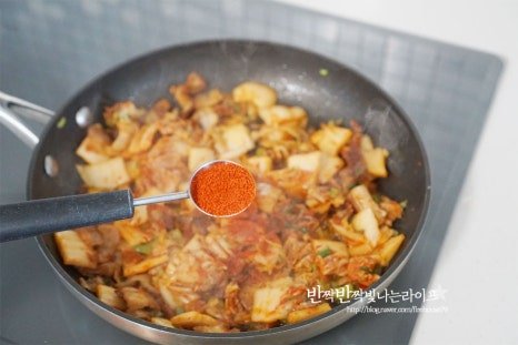 든든하고 간단한 김치볶음밥 레시피 2인분 25분 완성 평점 5.0점(78) 레시피 이미지 - 7