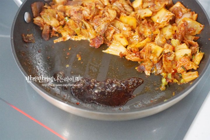 든든하고 간단한 김치볶음밥 레시피 2인분 25분 완성 평점 5.0점(78) 레시피 이미지 - 8