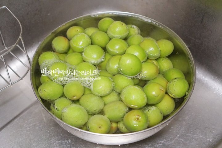  홍쌍리 명인의 달달한 매실청 레시피 10인분 3시간 20분 완성 평점 5.0점(90) 레시피 이미지 - 2