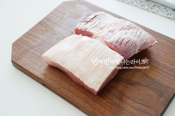 육즙 가득 간단한 통삼겹구이 레시피 4인분 1시간 45분 완성 평점 5.0점(84) 레시피 이미지 - 2