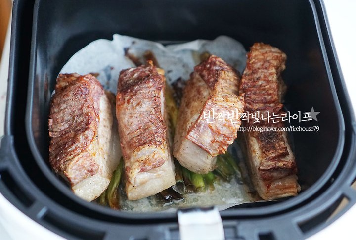 육즙 가득 간단한 통삼겹구이 레시피 4인분 1시간 45분 완성 평점 5.0점(84) 레시피 이미지 - 6