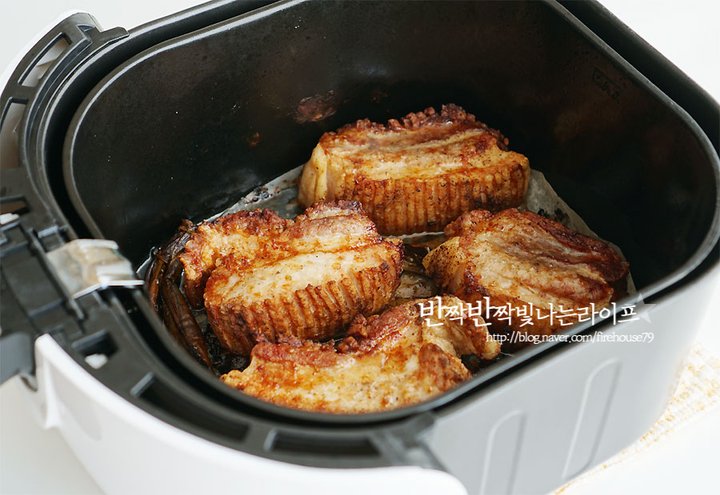 육즙 가득 간단한 통삼겹구이 레시피 4인분 1시간 45분 완성 평점 5.0점(84) 레시피 이미지 - 8