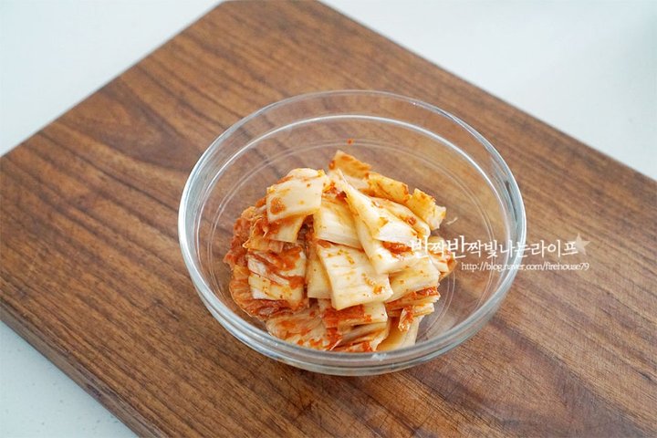 시원칼칼 김치 부대찌개 황금 레시피 4인분 30분 완성 평점 4.8점(66) 레시피 이미지 - 5