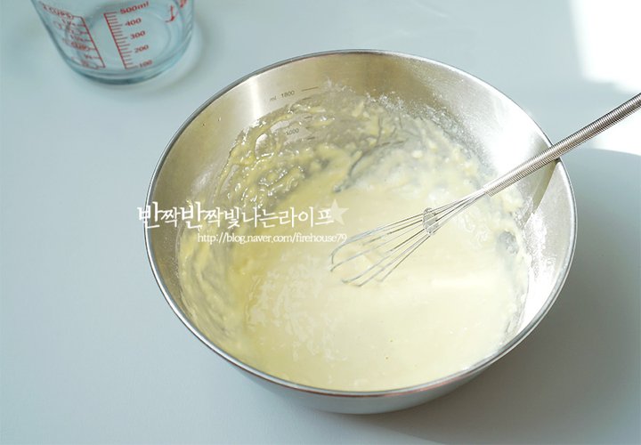 바삭 고소한 대패삼겹살 김치전 레시피 2인분 20분 완성 평점 4.8점(64) 레시피 이미지 - 3