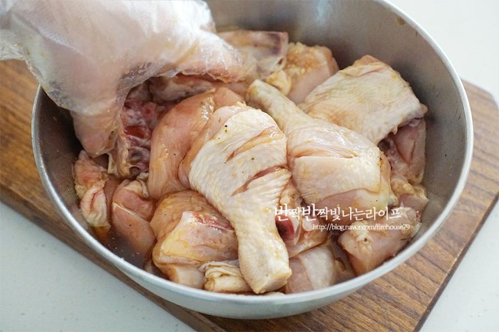 기름에 튀기지 않은 담백한 치킨 만들기 레시피 2인분 1시간 55분 완성 평점 4.9점(66) 레시피 이미지 - 6