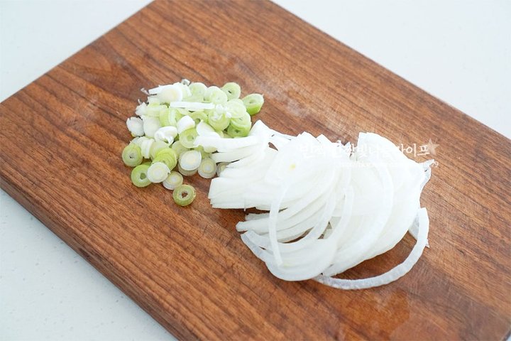 담백하고 크리미한 감자스프 레시피 3인분 30분 완성 평점 4.9점(48) 레시피 이미지 - 3