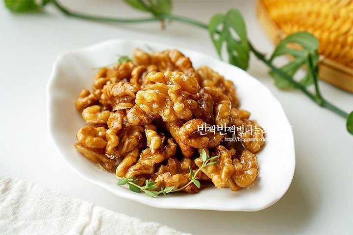 담백하고 고소한 간식인 호두정과 레시피 2인분 35분 완성 평점 5.0점(45) 레시피 이미지 - 10
