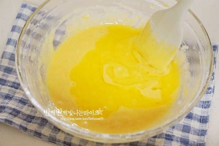 촉촉하고 상큼한 마들렌 레시피 6인분 1시간 40분 완성 평점 4.9점(61) 레시피 이미지 - 9