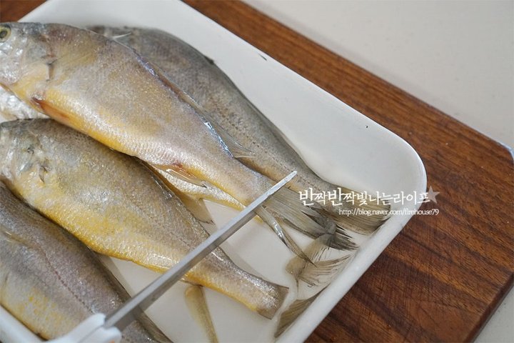 군침도는 고사리 조기매운탕 레시피 3인분 35분 완성 평점 4.8점(20) 레시피 이미지 - 2