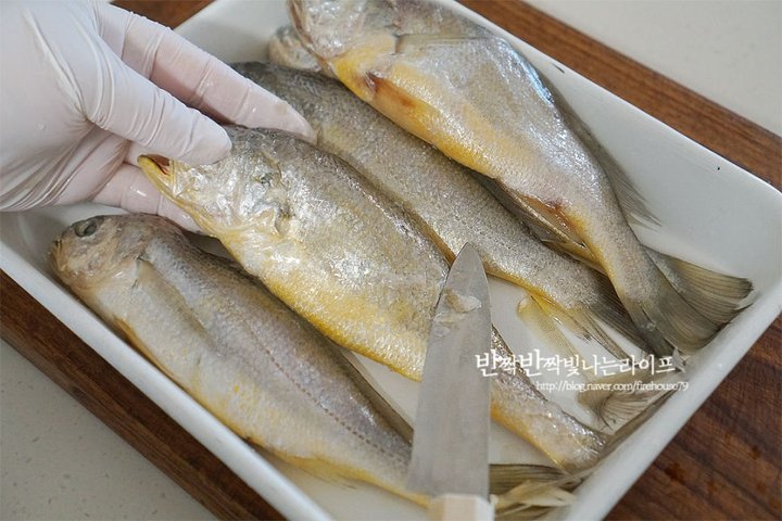 군침도는 고사리 조기매운탕 레시피 3인분 35분 완성 평점 4.8점(20) 레시피 이미지 - 3