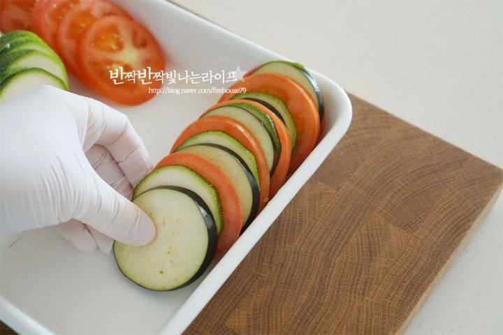영화로 친근한 요리인 라따뚜이 레시피 2인분 1시간 10분 완성 평점 4.8점(95) 레시피 이미지 - 3