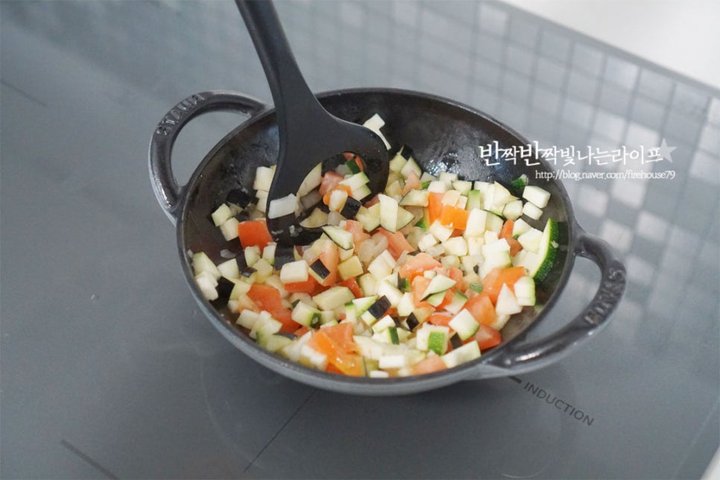 영화로 친근한 요리인 라따뚜이 레시피 2인분 1시간 10분 완성 평점 4.8점(95) 레시피 이미지 - 6