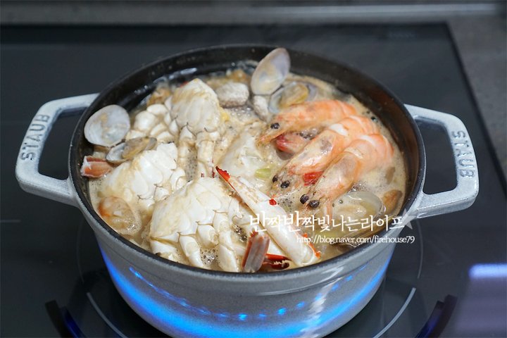 특별한 반찬이 따로 필요 없는 해물된장찌개 레시피 2인분 30분 완성 평점 4.9점(15) 레시피 이미지 - 11