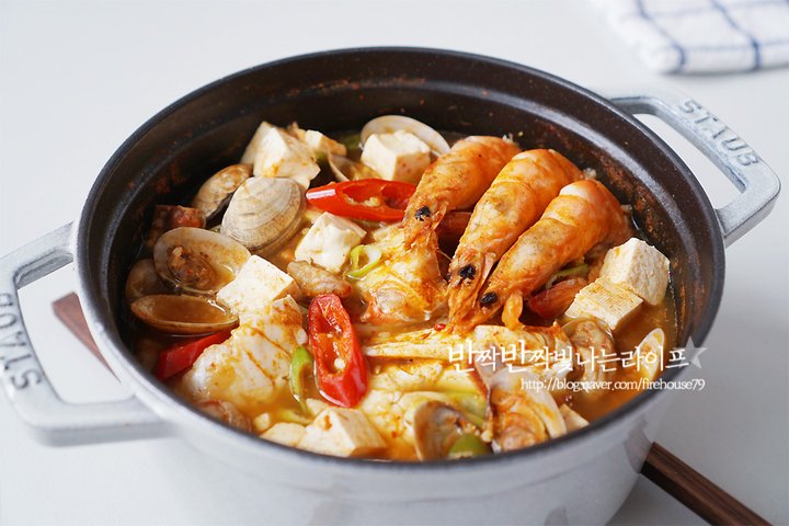특별한 반찬이 따로 필요 없는 해물된장찌개 레시피 2인분 30분 완성 평점 4.9점(15) 레시피 이미지 - 14