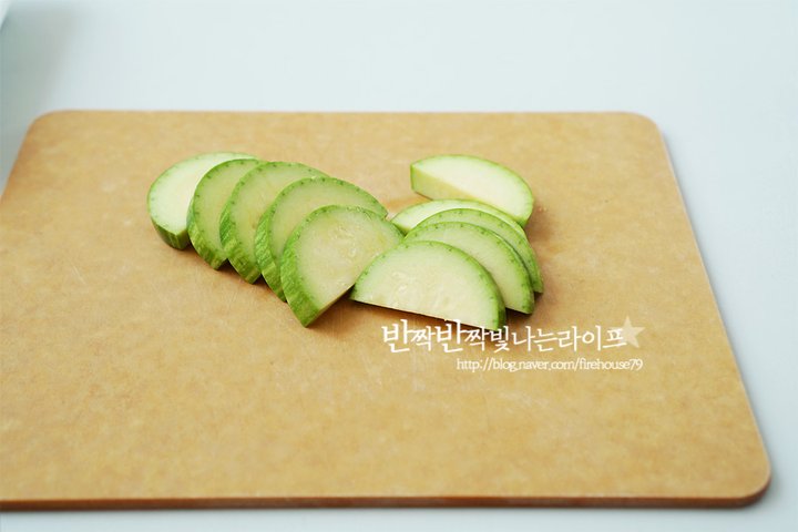 특별한 반찬이 따로 필요 없는 해물된장찌개 레시피 2인분 30분 완성 평점 4.9점(15) 레시피 이미지 - 5
