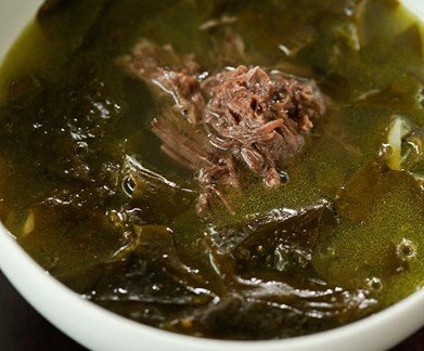 영양과 풍미 있는 소고기 미역국  레시피 3인분 1시간 10분 완성 평점 4.9점(20) 레시피 이미지 - 4