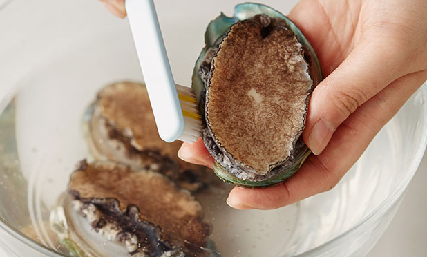 영양가 높은 진한 전복 삼계탕 레시피 3인분 1시간 완성 평점 4.7점(67) 레시피 이미지 - 3