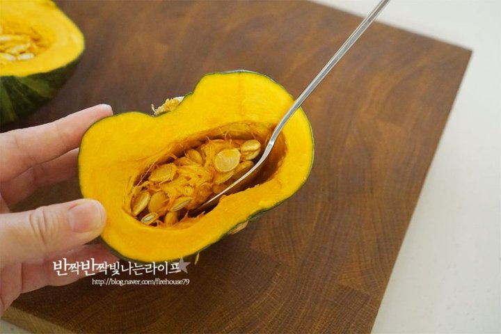영양 가득 제철 단호박찌는법 레시피 2인분 30분 완성 평점 4.9점(40) 레시피 이미지 - 4