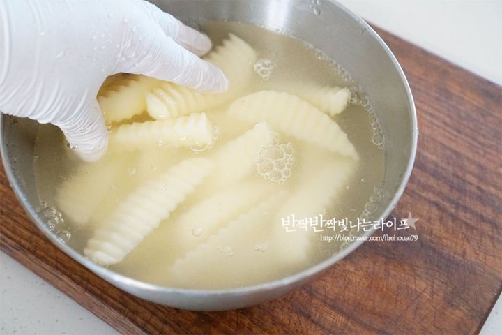 기름기 없는 초간단 웨지감자 레시피 2인분 40분 완성 평점 4.7점(43) 레시피 이미지 - 4