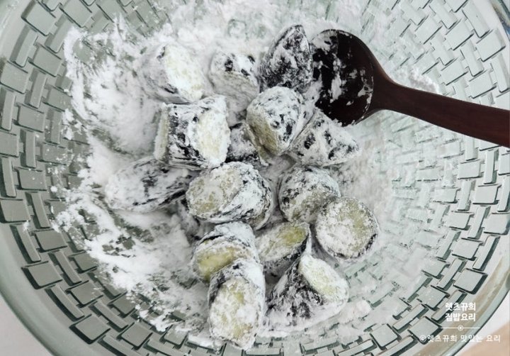 겉바속촉 류수영 어향가지 가지튀김 레시피 2인분 50분 완성 평점 5.0점(22) 레시피 이미지 - 5