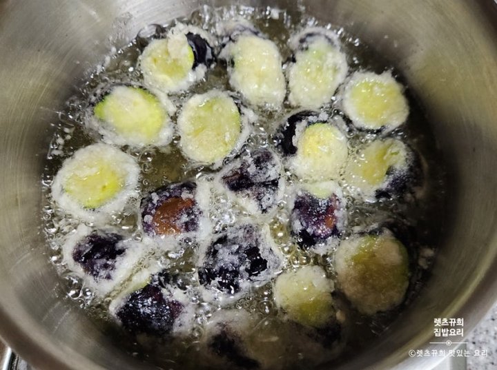 겉바속촉 류수영 어향가지 가지튀김 레시피 2인분 50분 완성 평점 5.0점(22) 레시피 이미지 - 7