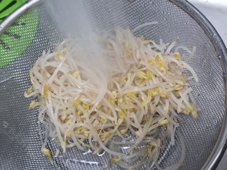 고소하고 아삭한 백종원 숙주나물무침 레시피 1인분 10분 완성 평점 4.7점(34) 레시피 이미지 - 5