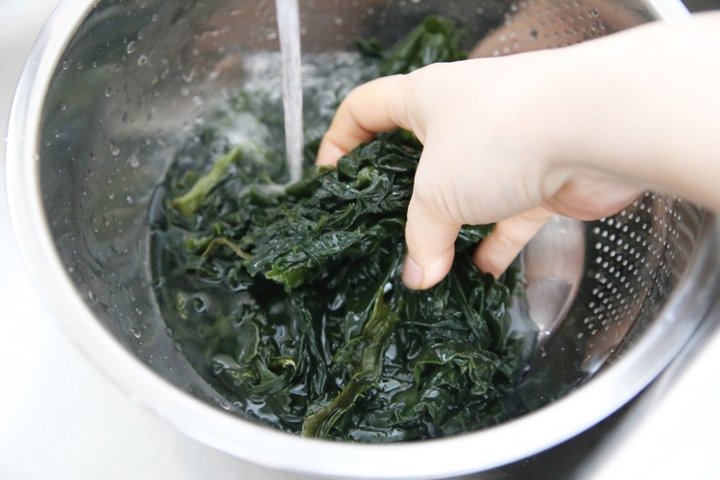 깔끔 고소한 백종원 소고기 미역국 레시피 4인분 45분 완성 평점 4.9점(28) 레시피 이미지 - 2