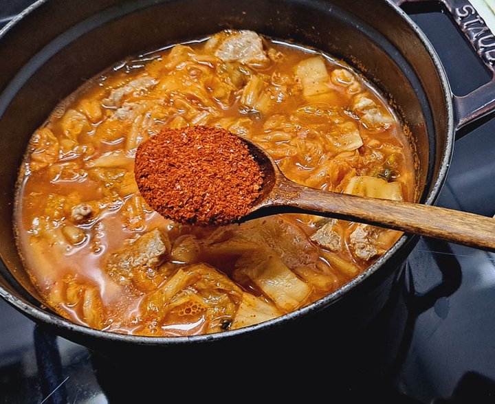 얼큰한 백종원 돼지고기 김치찌개 레시피 3인분 40분 완성 평점 4.7점(35) 레시피 이미지 - 4