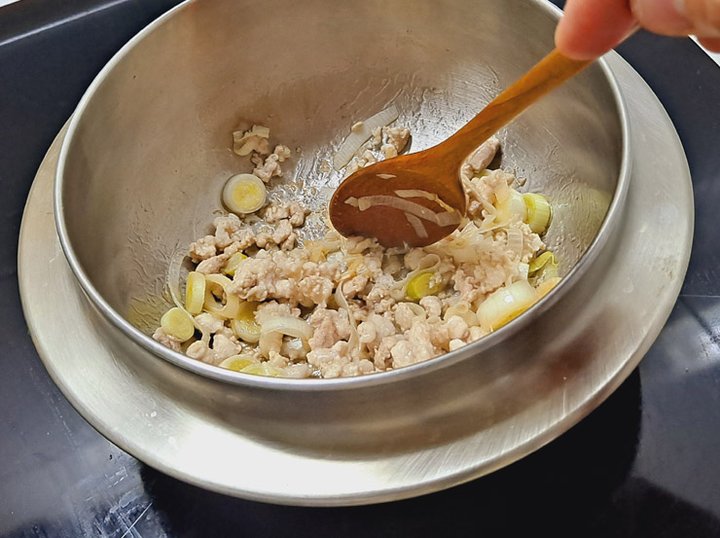 얼큰칼칼 백종원 순두부찌개 레시피 3인분 1시간 완성 평점 4.9점(30) 레시피 이미지 - 5