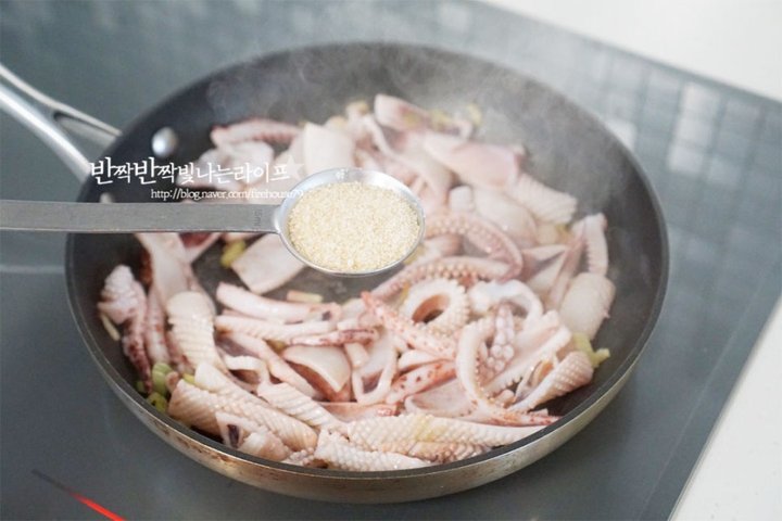 매콤한 백종원 오징어볶음 레시피 2인분 25분 완성 평점 5.0점(89) 레시피 이미지 - 9