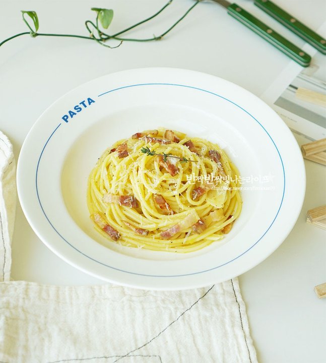 판체타 정통 까르보나라 스파게티 레시피 1인분 30분 완성 평점 4.9점(89) 레시피 이미지 - 1