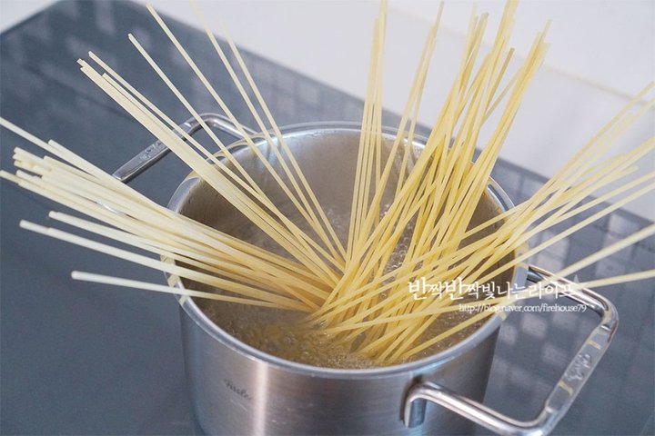 판체타 정통 까르보나라 스파게티 레시피 1인분 30분 완성 평점 4.9점(89) 레시피 이미지 - 3