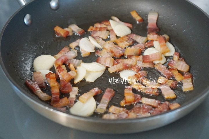 판체타 정통 까르보나라 스파게티 레시피 1인분 30분 완성 평점 4.9점(89) 레시피 이미지 - 4