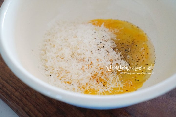 판체타 정통 까르보나라 스파게티 레시피 1인분 30분 완성 평점 4.9점(89) 레시피 이미지 - 6